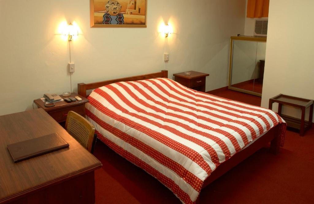 Phoenix Hotel Angeles Quarto foto