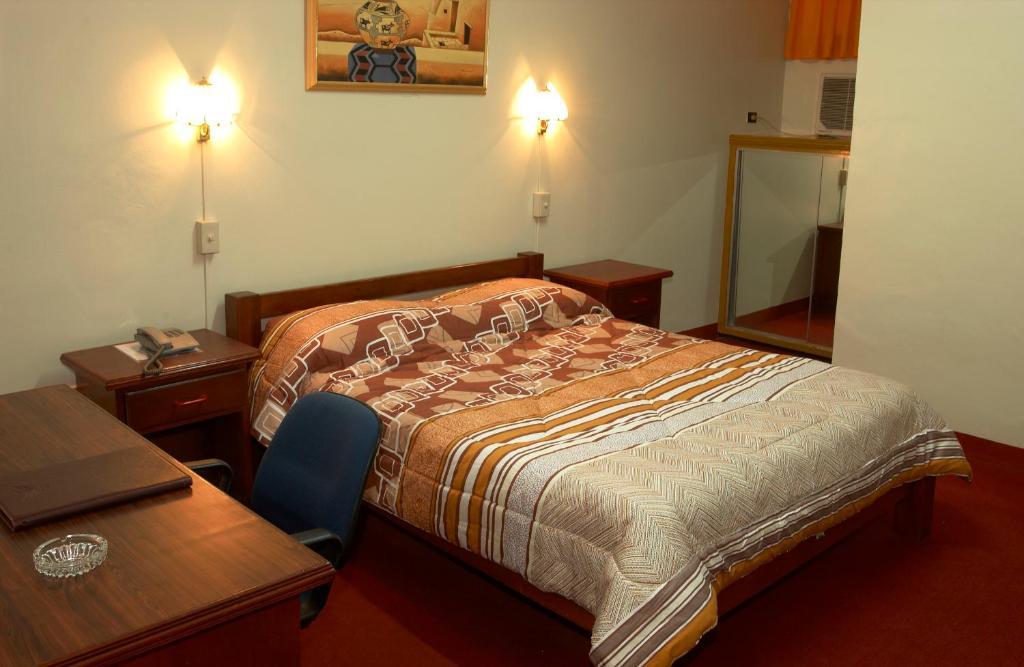 Phoenix Hotel Angeles Quarto foto